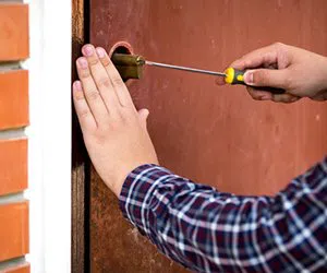 Lock Locksmith Tech Howell, NJ 732-412-5605 - garage-door-locks
